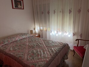 2 bedrooms, iron/ironing board, free WiFi, bed sheets - Benidorm Apartment (Benidorm)