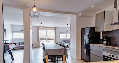 Upea huoneisto, vuodepaikkoja 16/18, tuolihissin vieressä, WIFI, SAUNA, BABYFOOT