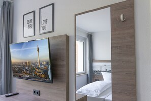 Business-Apartment (Living Room Superior) | Fernseher