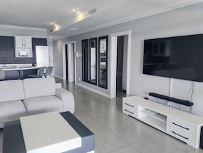 Apartment 504 | Living area | Flat-screen TV - 504 Coral Reef (La Mercy)