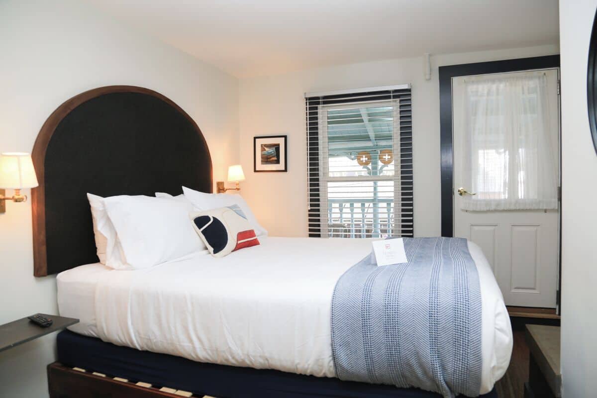 Deluxe Room | Premium bedding, individually decorated, iron/ironing board, free WiFi