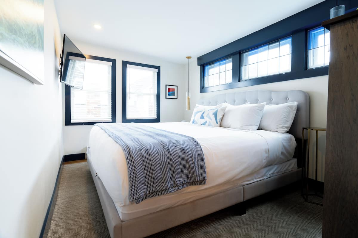 Standard Room, 1 King Bed