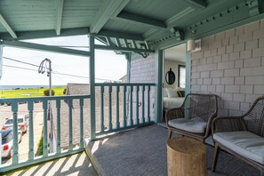 Deluxe Room | Terrace/patio - Morgan Hotel (Oak Bluffs)