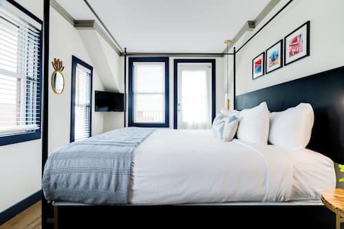 Chambre Prestige | Literie de qualité, décor unique, fer et planche à repasser