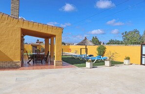 Outdoor dining - Rural holiday home with private pool (CONIL DE LA FRONTERA)