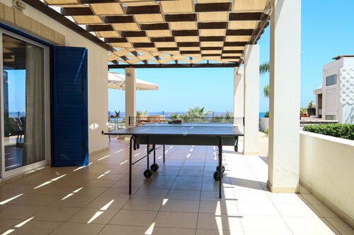 Phaedrus Living: Seaside Luxury Villa Anafi