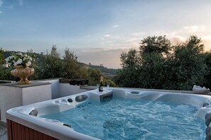 Bañera de hidromasaje privada