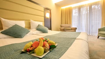 Deluxe Double Room | 1 bedroom, minibar, in-room safe, desk