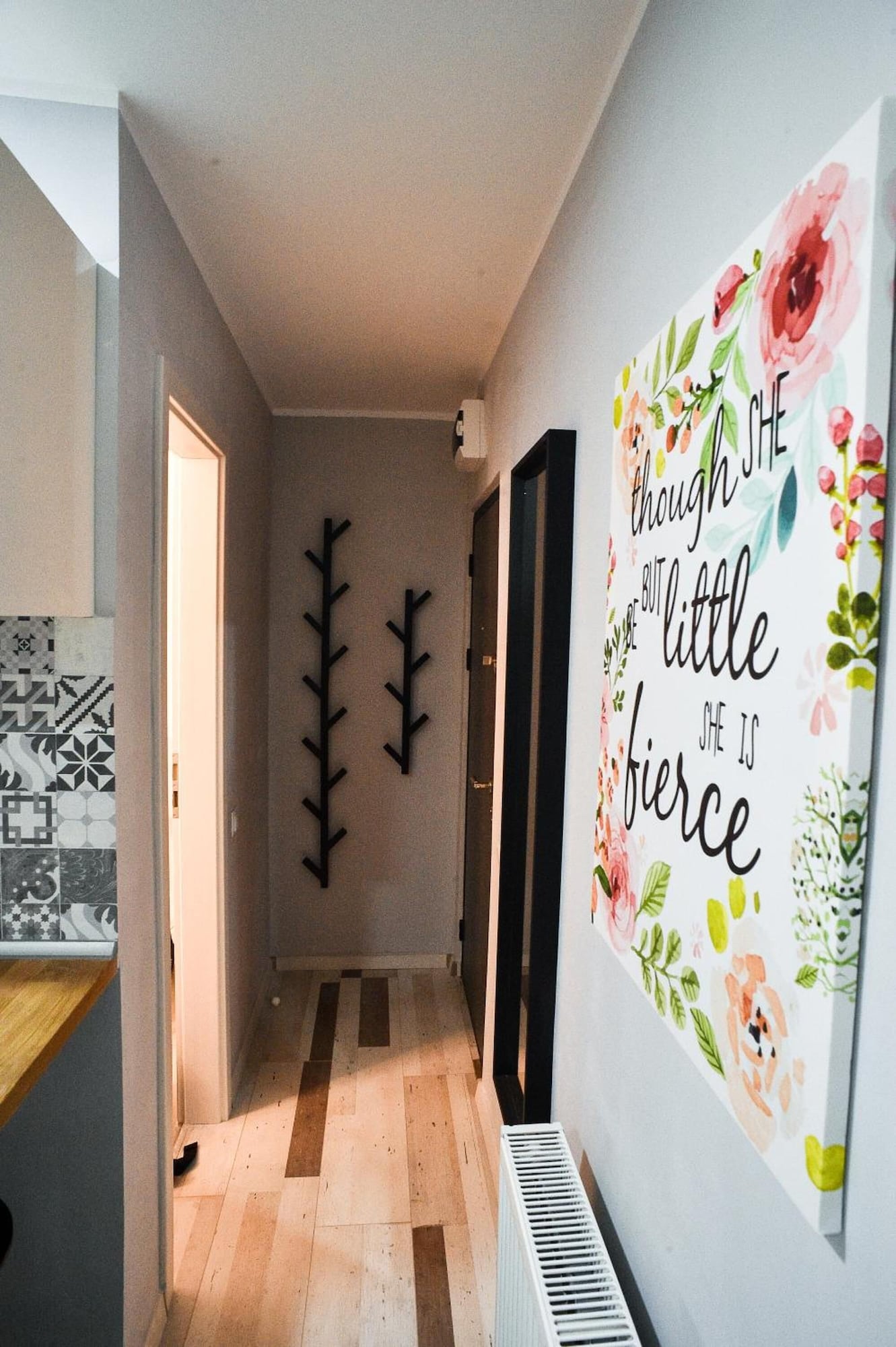 Verdunkelungsvorhänge, schallisolierte Zimmer, Bügeleisen/Bügelbrett