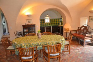 Breakfast area - Saint Antonin Chambre d Hotes (Saint-Vincent-sur-Jabron)