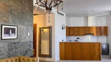 Presidential Suite | Ruang tamu | TV