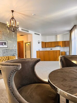 Presidential Suite | Living area | TV - Shirvanshah Hotel (Baku)