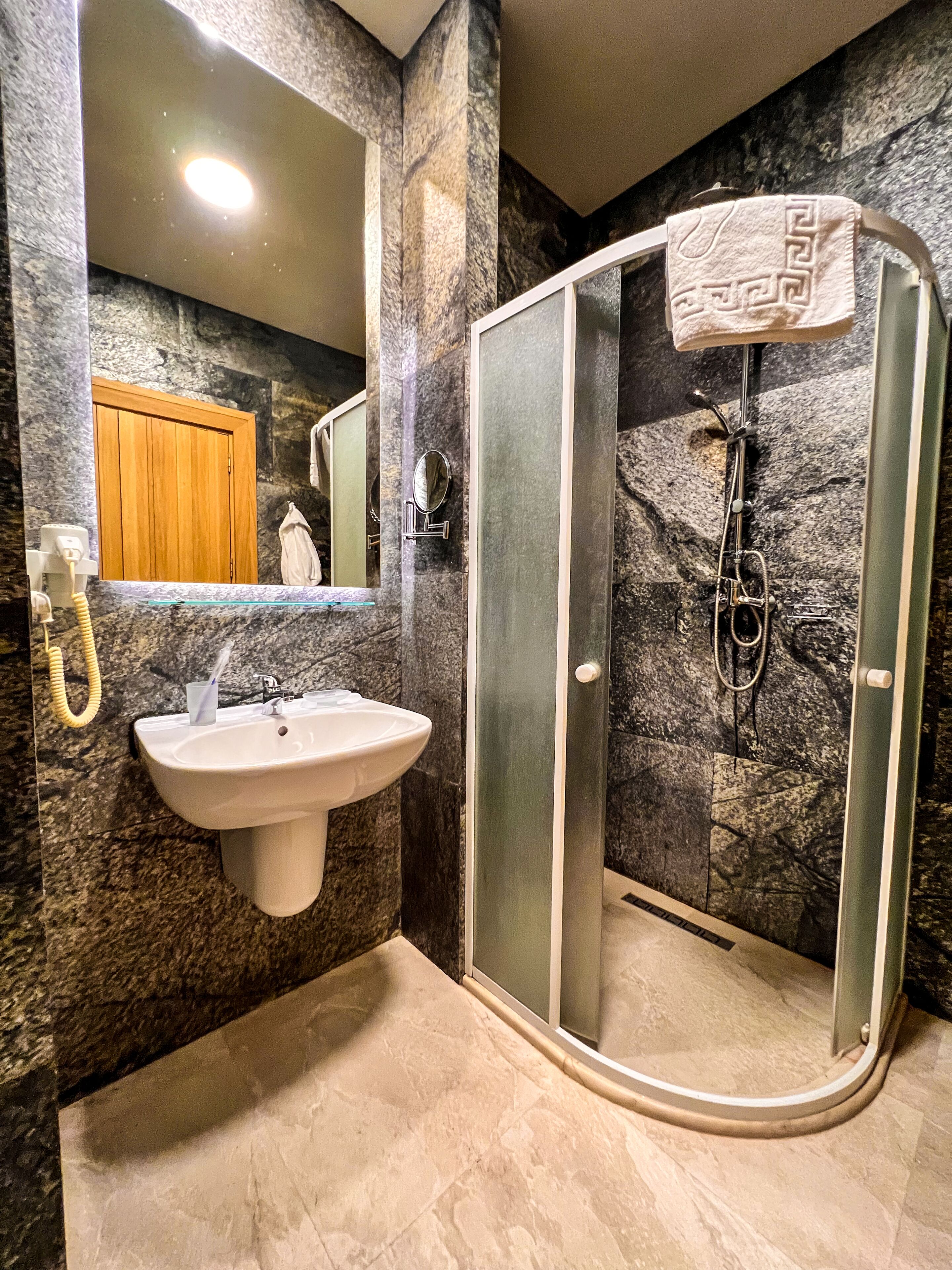 economy double room | bathroom | shower, free toiletries, hair dryer, bathrobes