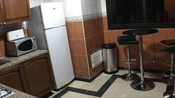 Kjøleskap, mikrobølgeovn, ovn og oppvaskmaskin