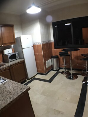 Refrigerador, microondas, horno y lavavajillas 