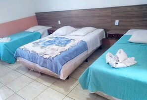 Habitación | Minibar, escritorio, espacio para trabajar con laptop y wifi gratis 