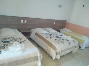 Habitación | Minibar, escritorio, espacio para trabajar con laptop y wifi gratis 