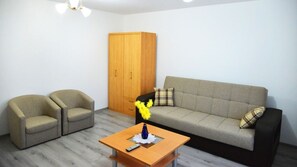 Appartement Majestueux, balcon, vue jardin (Elena) | Salle de séjour | Télévision à écran plat