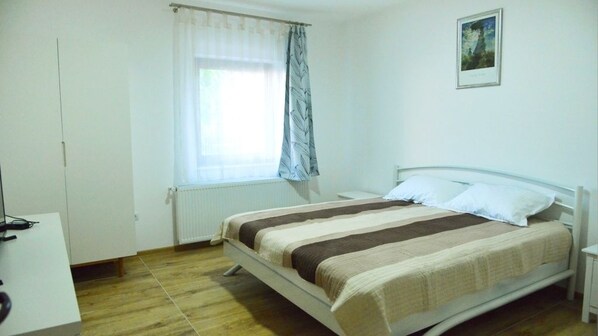Classic Apartment, Balcony, Garden View (Andreea) | Iron/ironing board, free WiFi, bed sheets