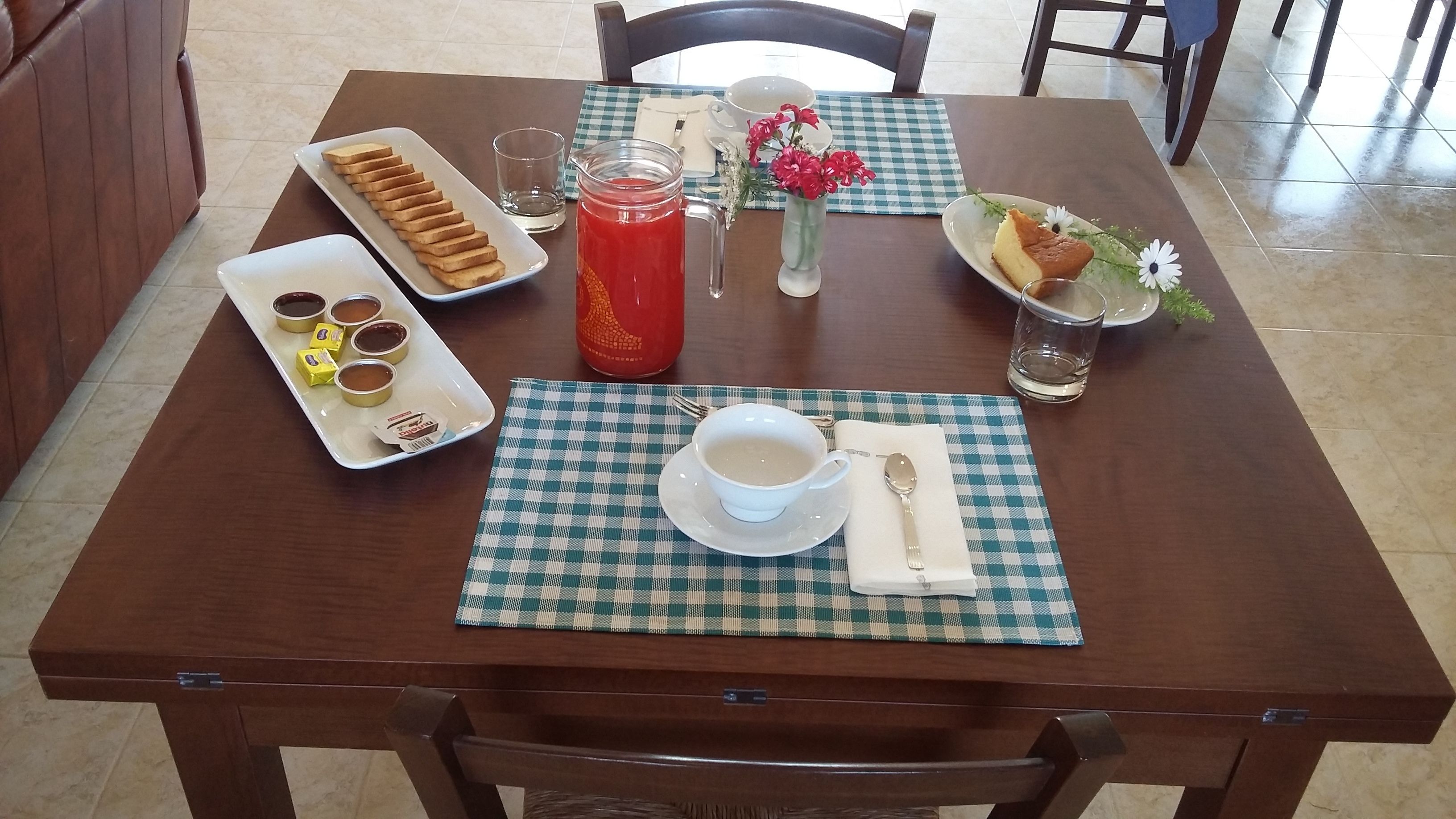 Desayuno a la carta (EUR 5 por persona) 