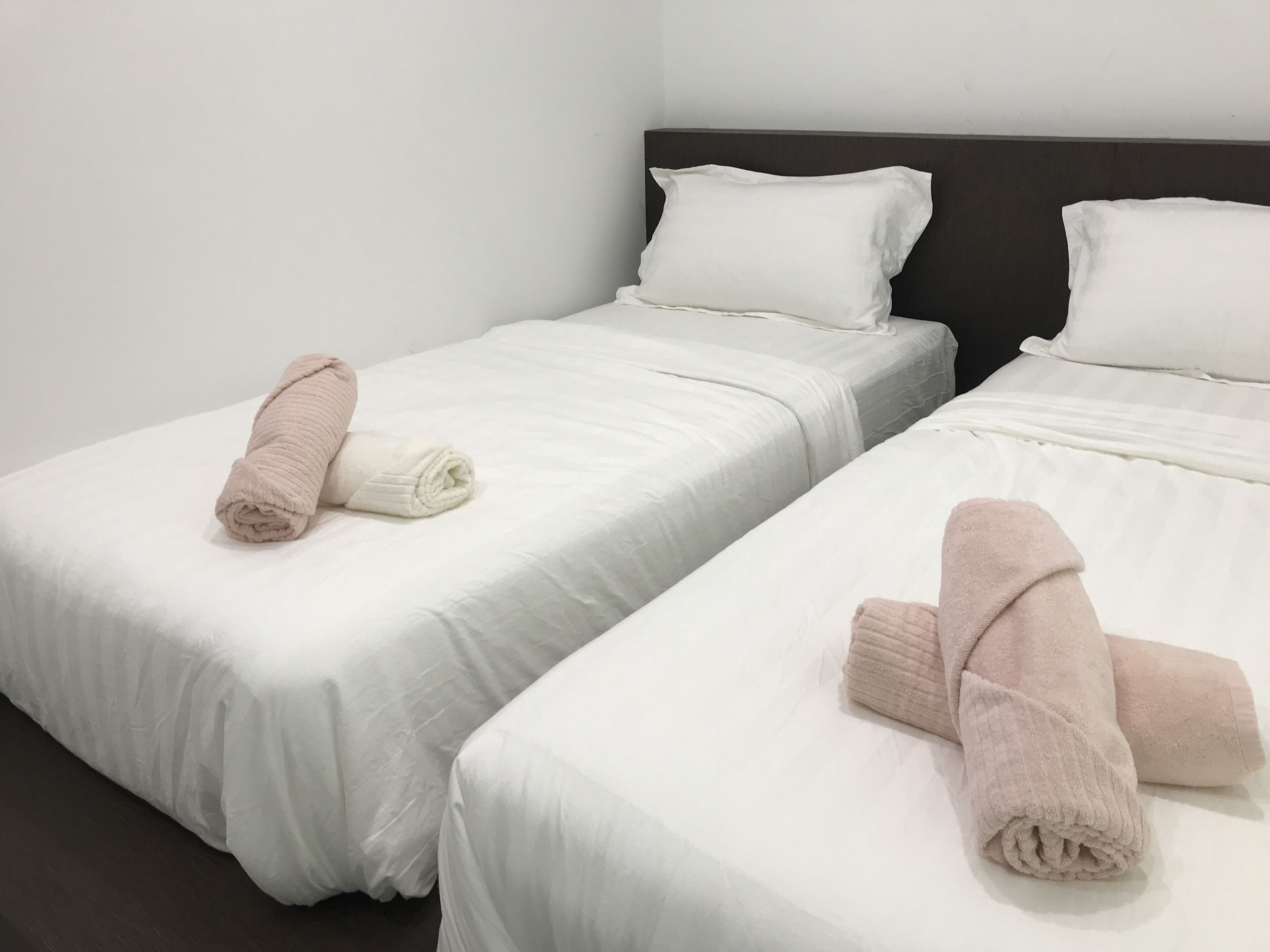 2 bedrooms, iron/ironing board, Internet, bed sheets