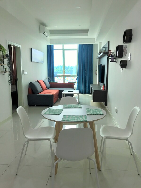 TV - FOREST HOME 2BR SUITE@SUTERA AVENUE W INFINITY POOL (Kota Kinabalu)