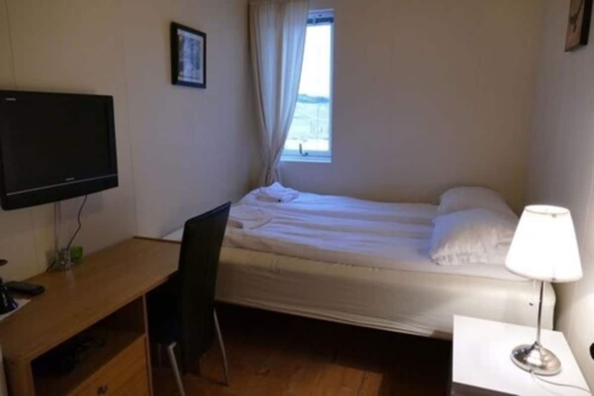 Basic Double Room | Desk, soundproofing, iron/ironing board, free WiFi