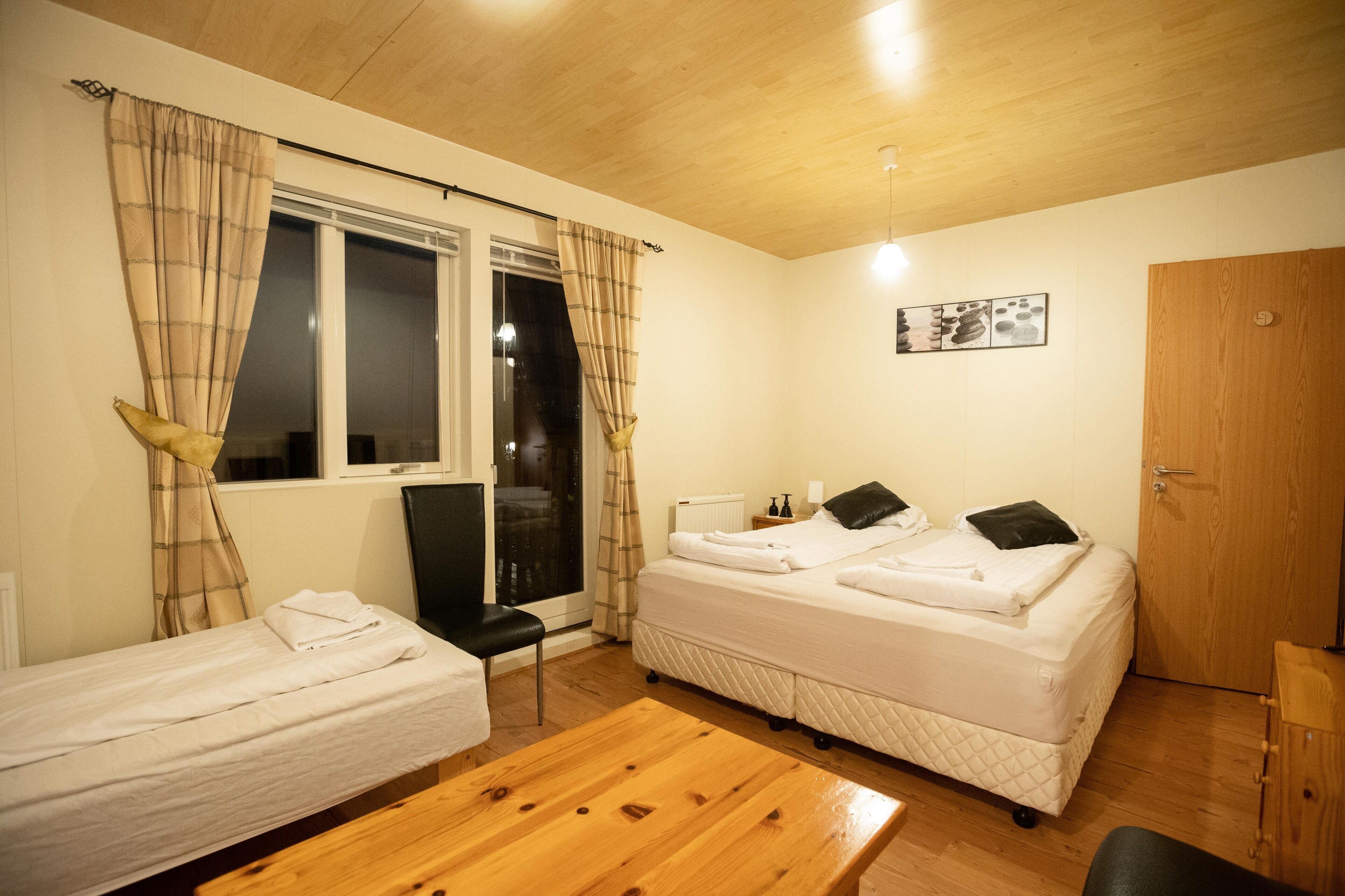 Desk, soundproofing, iron/ironing board, free WiFi