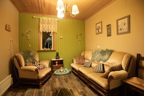 32-inch flat-screen TV with cable channels, TV - Litlabjarg Guesthouse (Egilsstaðir)