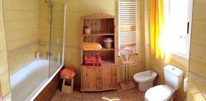 Combinazione doccia/vasca, asciugacapelli, bidet, asciugamani