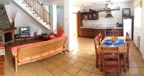 TV, fireplace, DVD player, books