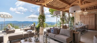 UUSI 2019: Uskomaton yksityinen huvila. Panoraamanäkymät. Allas- ja oliivitarha