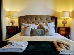 6 bedrooms, in-room safe, iron/ironing board, travel cot