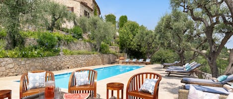 Piscina all'aperto, una piscina riscaldata