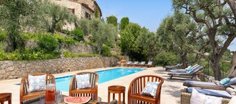 NOUVEAU 2019: Incroyable villa privée. Vues panoramiques. Piscine et oliveraie