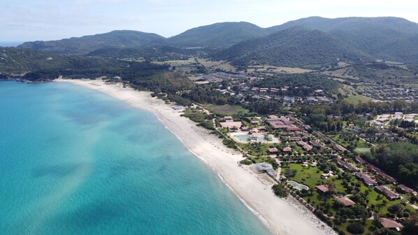 En la playa y toallas de playa
