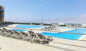 Outdoor pool - Apt with pool, sea view and garage (Ericeira)