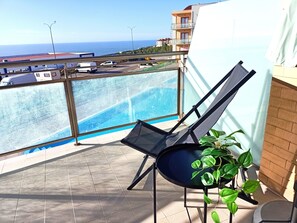 Outdoor pool - Apt with pool, sea view and garage (Ericeira)