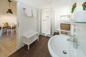 Douche, serviettes fournies