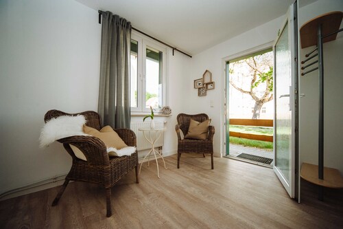 Kutscherhaus 2-Pers.-Apartment mit eigenem Gartenzugang - Apartmenthaus Kaiser