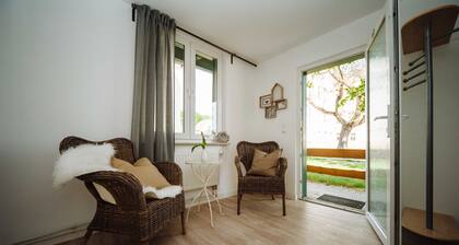 Kutscherhaus 2-Pers.-Apartment mit eigenem Gartenzugang - Apartmenthaus Kaiser