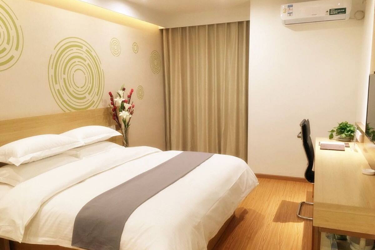 Blackout curtains, free WiFi, bed sheets