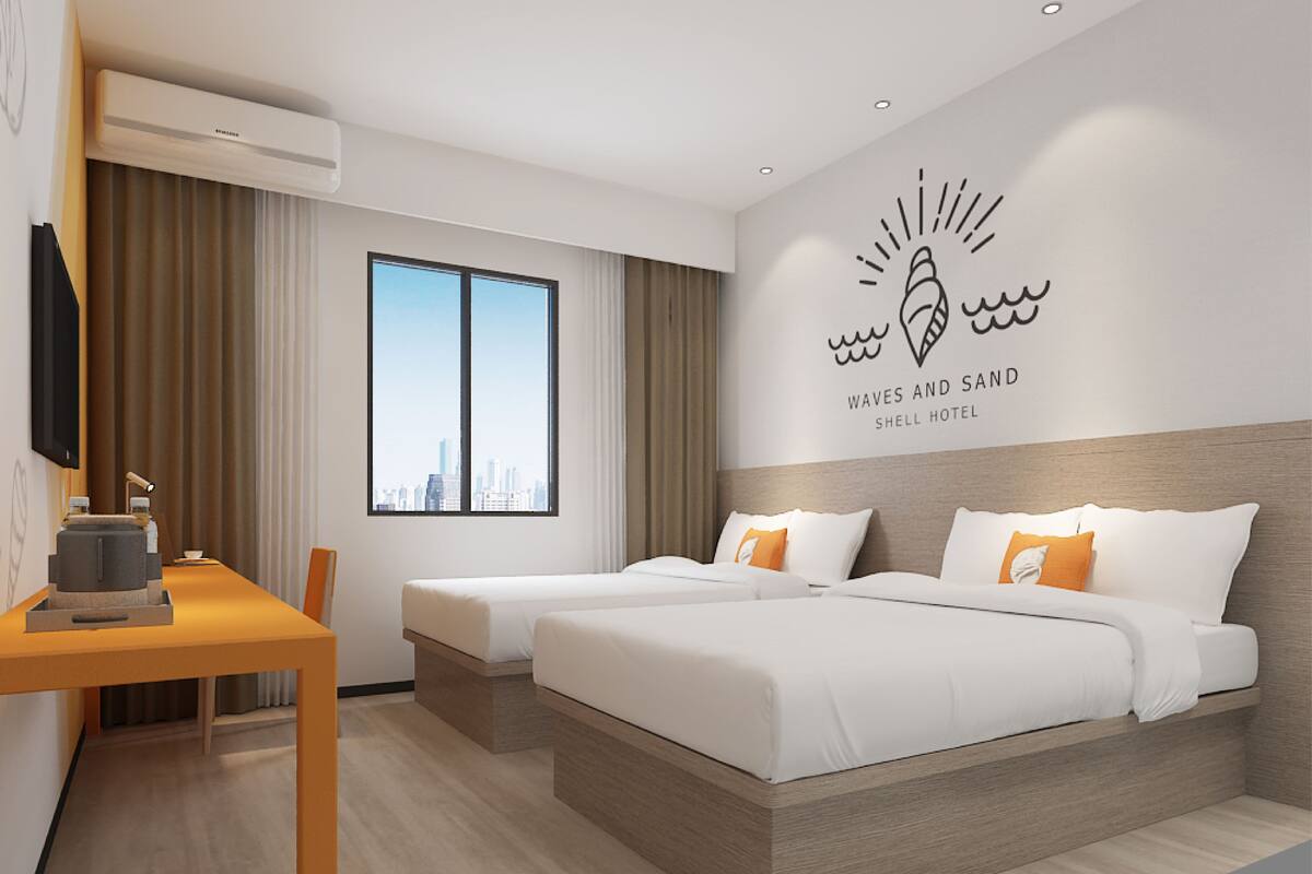 Blackout curtains, free WiFi, bed sheets