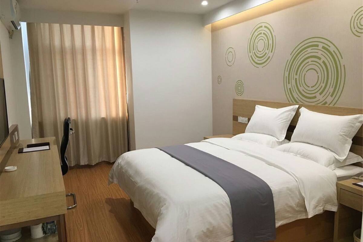 Blackout curtains, free WiFi, bed sheets