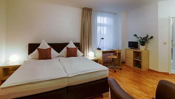 办公桌、婴儿床、折叠床/加床(额外收费)、免费 WiFi