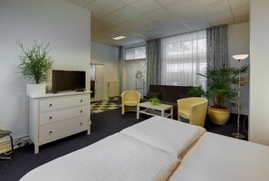 Escritorio, cunas, camas plegables/adicionales y wifi gratis