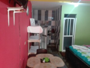 Micro-ondas, fogão, cooktop, cafeteira/chaleira