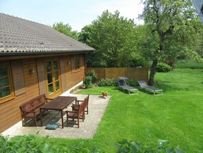 Outdoor dining - Vacation cottage Angeln, Germany (Steinberg)