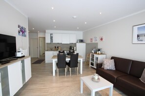 Fernseher, Bücher, Stereoanlage