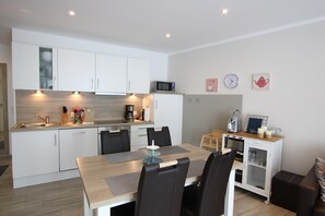 Kühlschrank, Mikrowelle, Geschirrspüler